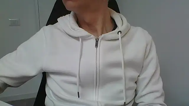 Snapshot of Sensor2000 chatting on 02-16-26, 07:59 Sensor2000 online show from 02-16-26, 07:59