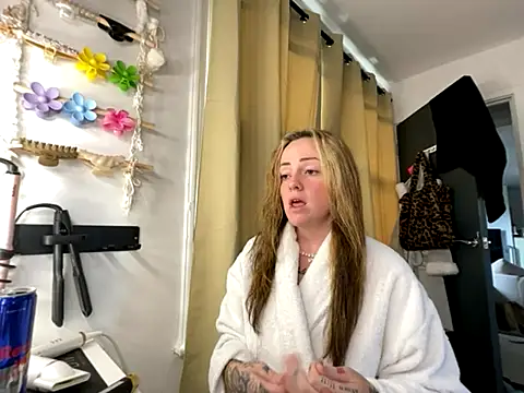 Snapshot of SofiaaBlackk chatting on 10-23-25, 11:31 SofiaaBlackk online show from 10-23-25, 11:31