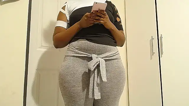 Snapshot of Goddessberry chatting on 10-12-25, 06:18 Goddessberry online show from 10-12-25, 06:18