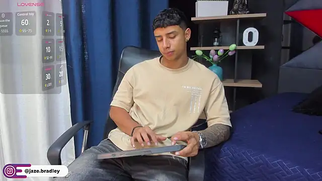 jaze bradley online show from 10-31-25, 11:33