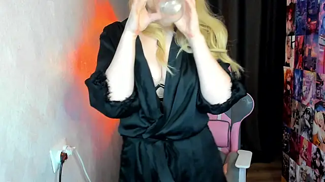 NicoleRiccii online show from 12-13-25, 07:53