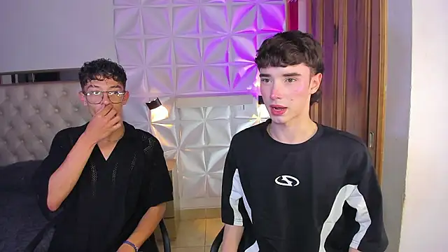 Snapshot of austin_rouse chatting on 02-11-26, 08:14 austin rouse online show from 02-11-26, 08:14