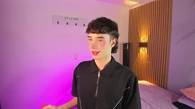 Snapshot of austin_rouse chatting on 02-13-26, 08:38 austin rouse online show from 02-13-26, 08:38