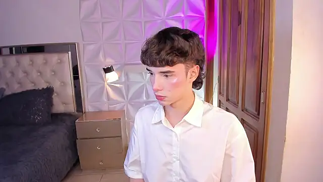 Snapshot of austin_rouse chatting on 02-14-26, 08:38 austin rouse online show from 02-14-26, 08:38