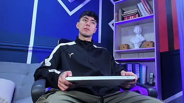 etham wolf  online show from 10-10-25, 12:59