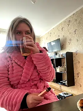 Snapshot of Tomyris_yuki chatting on 11-14-25, 09:41 Tomyris yuki online show from 11-14-25, 09:41