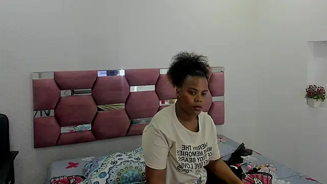 Snapshot of MiiaSmith__ chatting on 10-08-25, 08:28 MiiaSmith online show from 10-08-25, 08:28