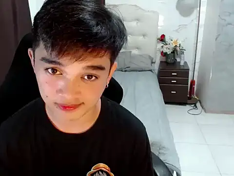 Snapshot of sexysam14 chatting on 11-07-25, 07:52 sexysam14 online show from 11-07-25, 07:52