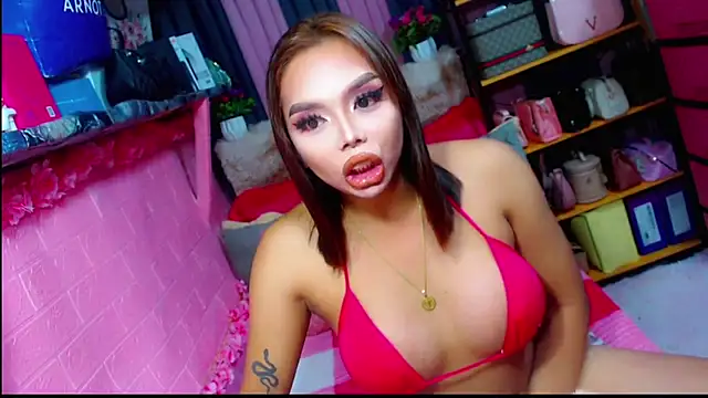 Snapshot of MoniqueCeleste chatting on 10-19-25, 04:07 MoniqueCeleste online show from 10-19-25, 04:07