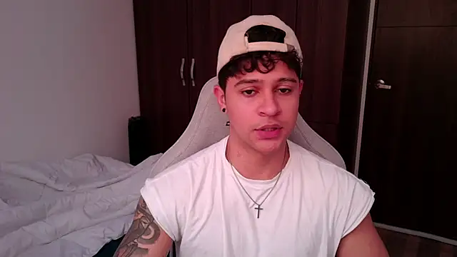 domsantiago  online show from 09-21-25, 03:57