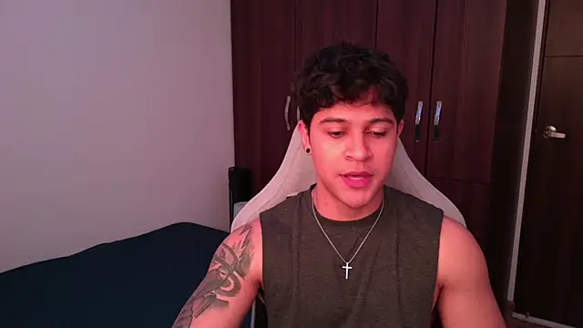 domsantiago  online show from 10-04-25, 03:54