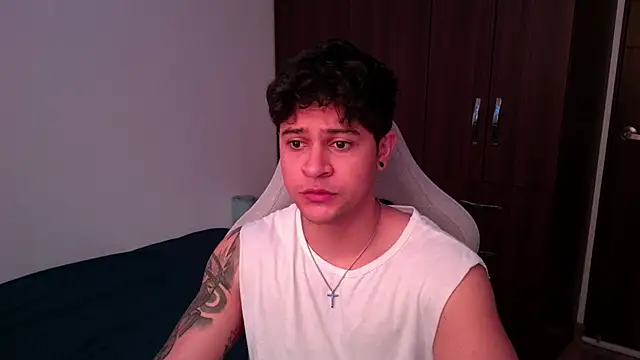 domsantiago  online show from 10-05-25, 03:21