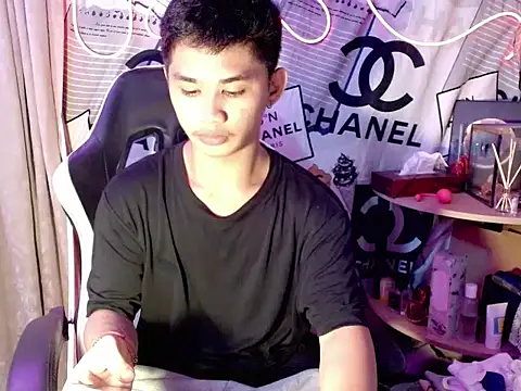 Snapshot of asianhardcock25 chatting on 11-11-25, 10:15 asianhardcock25 online show from 11-11-25, 10:15