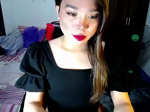 Snapshot of Urassiansweetcummer chatting on 10-07-25, 01:47 Urassiansweetcummer online show from 10-07-25, 01:47