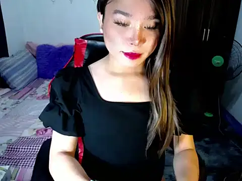 Snapshot of Urassiansweetcummer chatting on 10-08-25, 02:14 Urassiansweetcummer online show from 10-08-25, 02:14