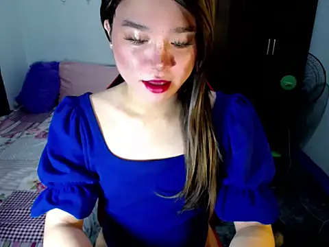 Snapshot of Urassiansweetcummer chatting on 10-13-25, 02:22 Urassiansweetcummer online show from 10-13-25, 02:22