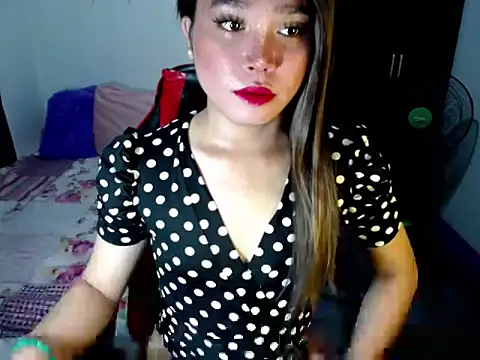 Snapshot of Urassiansweetcummer chatting on 10-20-25, 02:12 Urassiansweetcummer online show from 10-20-25, 02:12