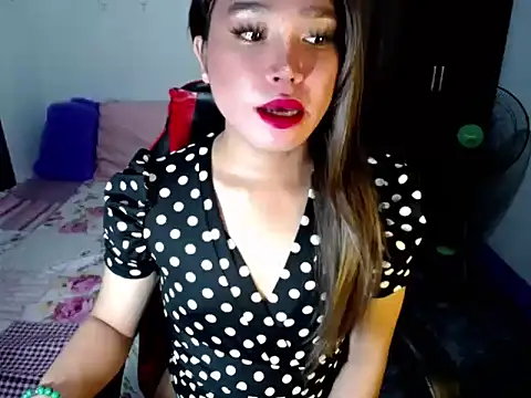 Snapshot of Urassiansweetcummer chatting on 10-24-25, 02:08 Urassiansweetcummer online show from 10-24-25, 02:08