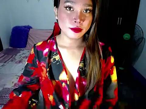 Snapshot of Urassiansweetcummer chatting on 10-29-25, 02:03 Urassiansweetcummer online show from 10-29-25, 02:03