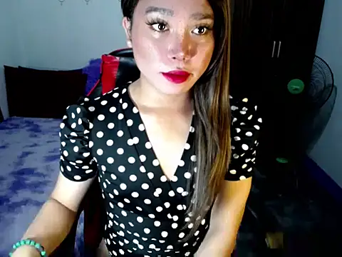 Snapshot of Urassiansweetcummer chatting on 11-02-25, 01:08 Urassiansweetcummer online show from 11-02-25, 01:08