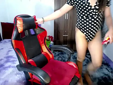 Snapshot of Urassiansweetcummer chatting on 11-05-25, 01:49 Urassiansweetcummer online show from 11-05-25, 01:49