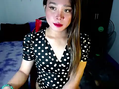 Snapshot of Urassiansweetcummer chatting on 11-08-25, 02:12 Urassiansweetcummer online show from 11-08-25, 02:12