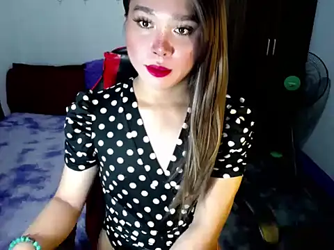 Snapshot of Urassiansweetcummer chatting on 11-10-25, 02:10 Urassiansweetcummer online show from 11-10-25, 02:10