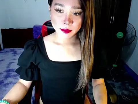 Snapshot of Urassiansweetcummer chatting on 11-15-25, 01:47 Urassiansweetcummer online show from 11-15-25, 01:47