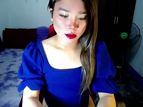 Snapshot of Urassiansweetcummer chatting on 11-19-25, 01:38 Urassiansweetcummer online show from 11-19-25, 01:38