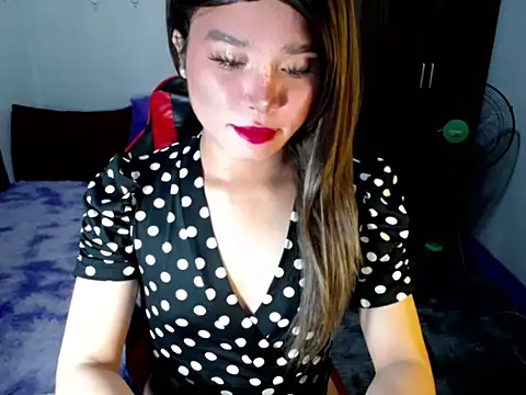 Snapshot of Urassiansweetcummer chatting on 11-20-25, 12:27 Urassiansweetcummer online show from 11-20-25, 12:27