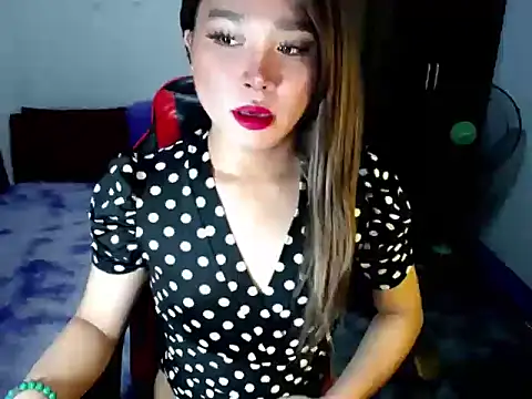 Snapshot of Urassiansweetcummer chatting on 11-23-25, 02:00 Urassiansweetcummer online show from 11-23-25, 02:00