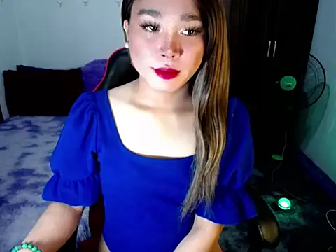 Snapshot of Urassiansweetcummer chatting on 12-18-25, 02:39 Urassiansweetcummer online show from 12-18-25, 02:39