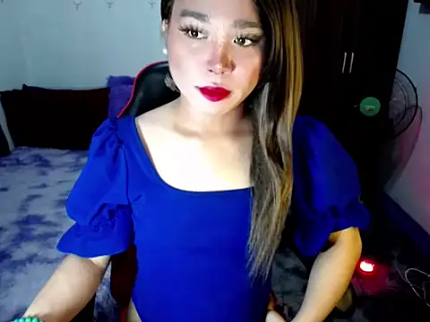 Snapshot of Urassiansweetcummer chatting on 12-19-25, 02:07 Urassiansweetcummer online show from 12-19-25, 02:07