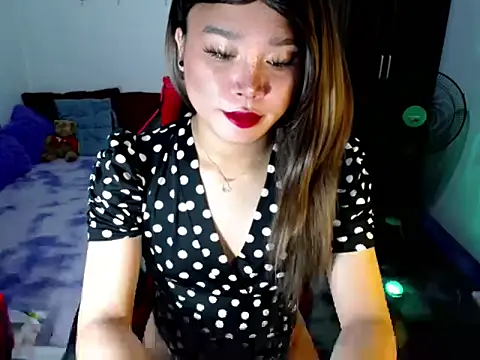 Snapshot of Urassiansweetcummer chatting on 03-04-26, 08:15 Urassiansweetcummer online show from 03-04-26, 08:15