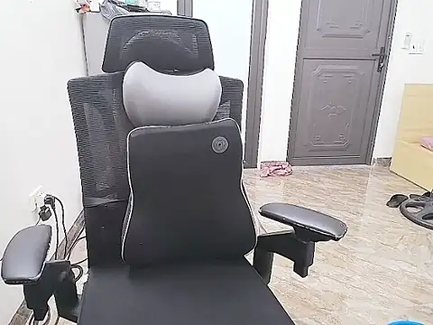 Shulee21 online show from 10-30-25, 03:19