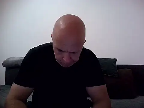 Snapshot of DaDDyLoVeSu83 chatting on 11-04-25, 04:06 DaDDyLoVeSu83 online show from 11-04-25, 04:06