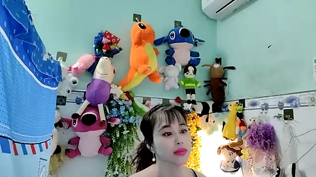 Snapshot of emgaixinhngoan chatting on 10-31-25, 03:29 emgaixinhngoan online show from 10-31-25, 03:29