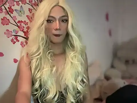 Snapshot of slimladyxoxo chatting on 11-18-25, 01:33 slimladyxoxo online show from 11-18-25, 01:33