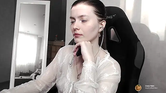 cute elfy  online show from 10-08-25, 02:04