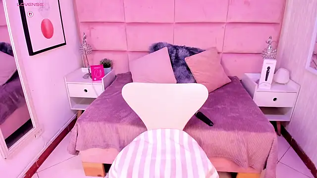 Janah Myers online show from 12-15-25, 02:32