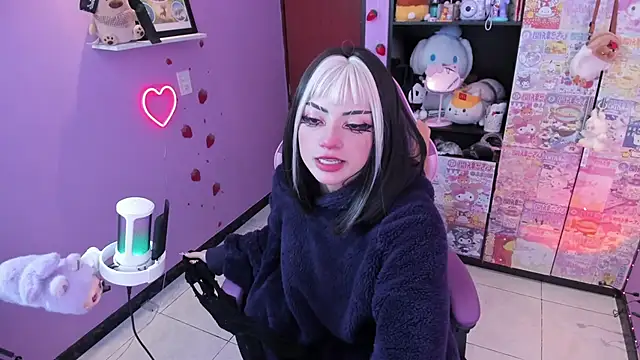 Snapshot of Vero_Osb_ chatting on 10-17-25, 12:14 Vero Osb online show from 10-17-25, 12:14