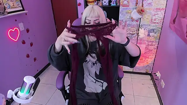 Snapshot of Vero_Osb_ chatting on 11-21-25, 12:10 Vero Osb online show from 11-21-25, 12:10