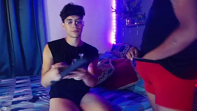 Snapshot of Dylann_west chatting on 09-25-25, 03:54 Dylann west online show from 09-25-25, 03:54