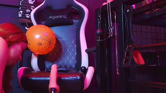 Snapshot of Meghan_storm chatting on 10-27-25, 01:42 Meghan storm online show from 10-27-25, 01:42