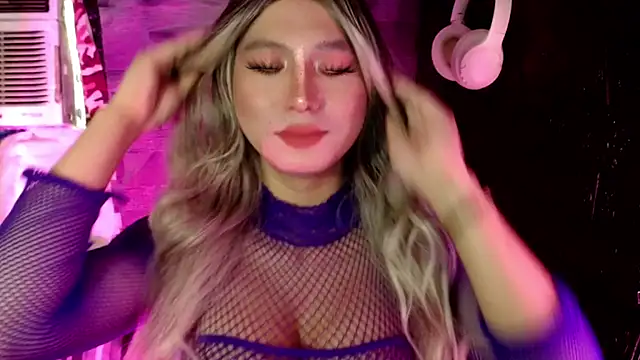 UrhotlucyTS online show from 11-01-25, 06:59