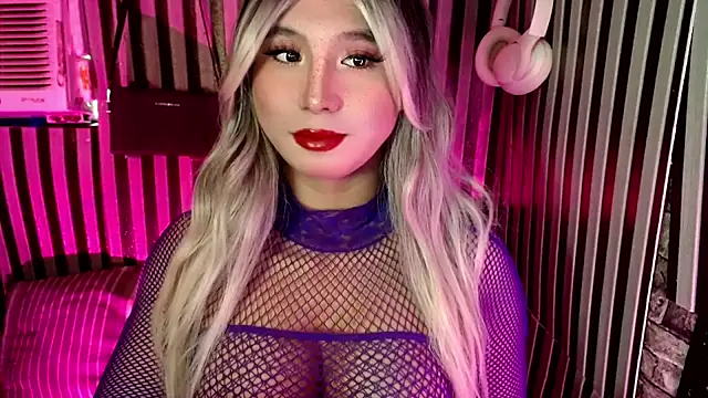 UrhotlucyTS online show from 01-12-26, 06:29