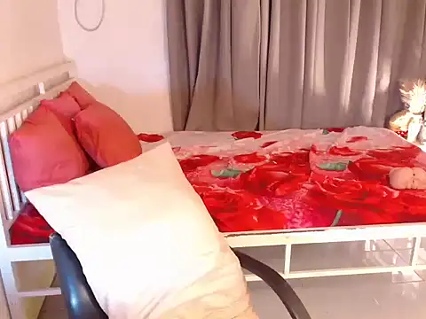 Snapshot of MaliaWang06 chatting on 10-13-25, 03:56 MaliaWang06 online show from 10-13-25, 03:56