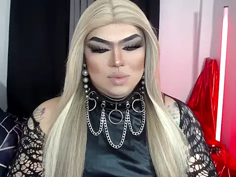 Snapshot of michellevixen922 chatting on 11-25-25, 04:56 michellevixen922 online show from 11-25-25, 04:56