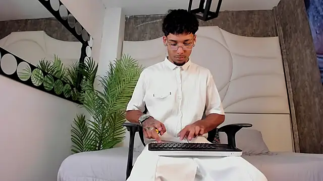 Thiagoferreti online show from 10-17-25, 03:31