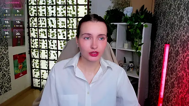 Snapshot of Elis_Cherry chatting on 10-20-25, 02:01 Elis Cherry online show from 10-20-25, 02:01